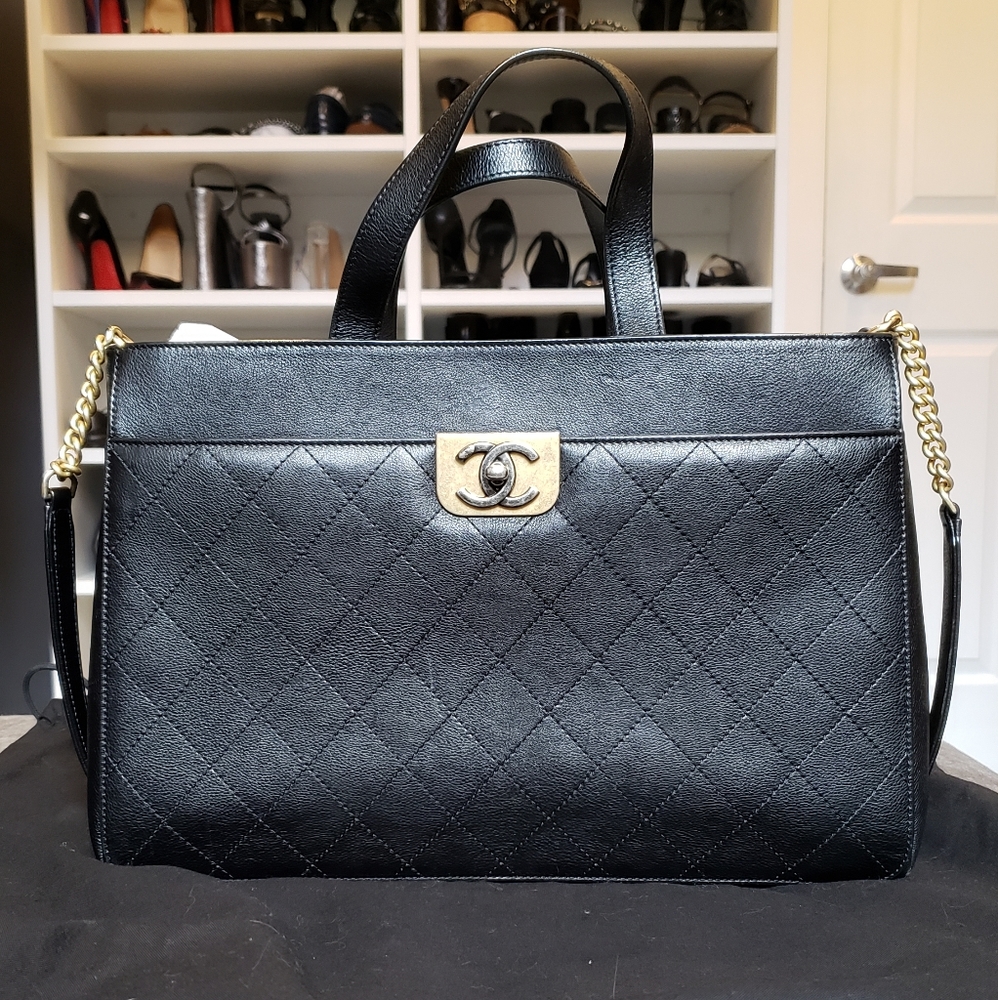 ❗SOLD❗Chanel Quilted Leather Shopping Bag Tote